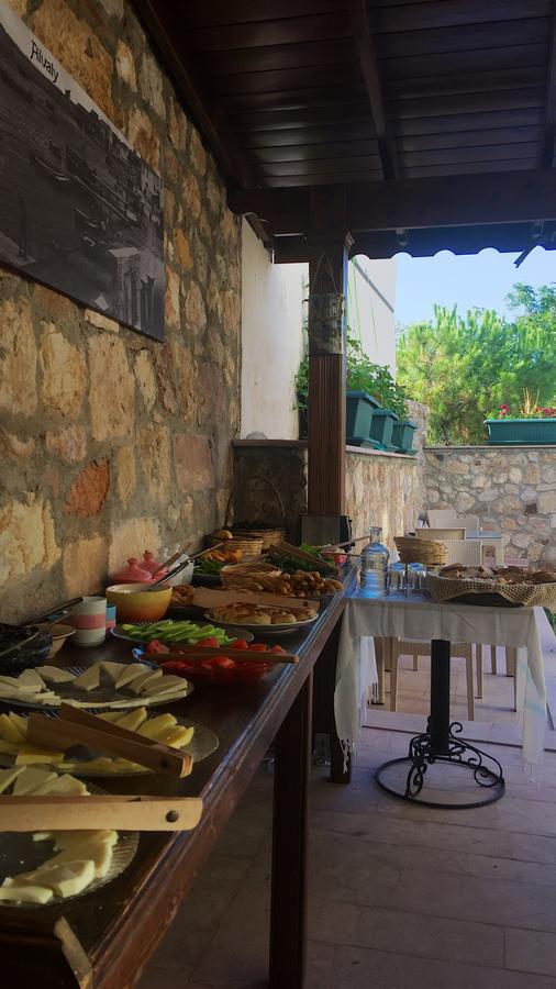 Hayriye Hanim Ege Ayvalı Esterno foto