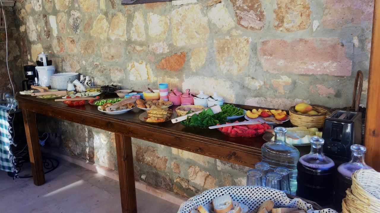 Hayriye Hanim Ege Ayvalı Esterno foto