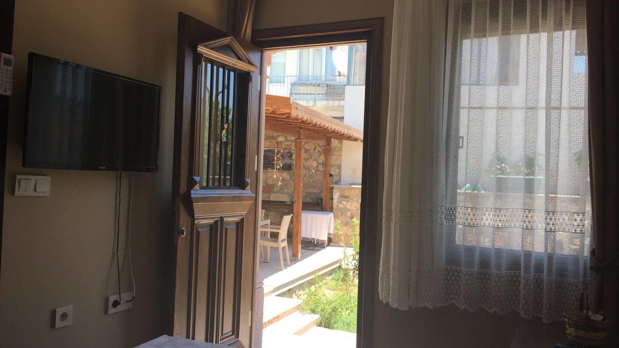 Hayriye Hanim Ege Ayvalı Esterno foto